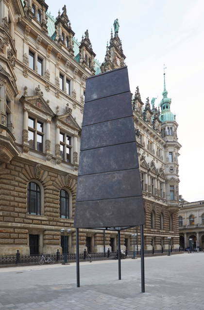 Gesellschaftsspiegel, 2020 - Flanierboulevard, Alter Wall, Hamburg – 2020 - Photo: Götz Wrage