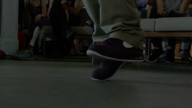 Steen Koerner shows how to move against gravity. Life Is Space, 2011: 11.45–12.30 Morning session II
