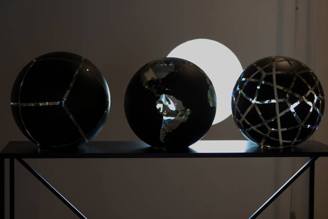 World illuminator, 2014 - Bauhaus-Archiv, Berlin – 2014 - Photo: Alcuin Stevenson / Studio Olafur Eliasson
